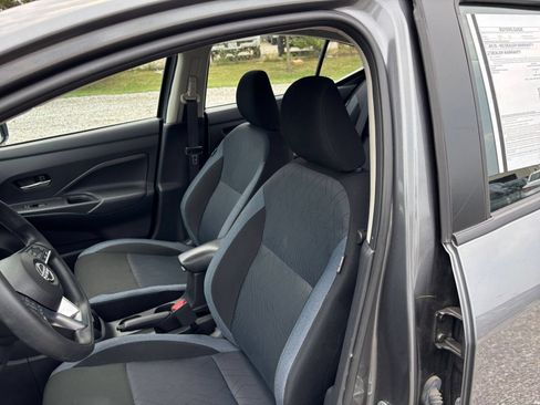 Used 2025 Nissan Versa SV FWD image 34