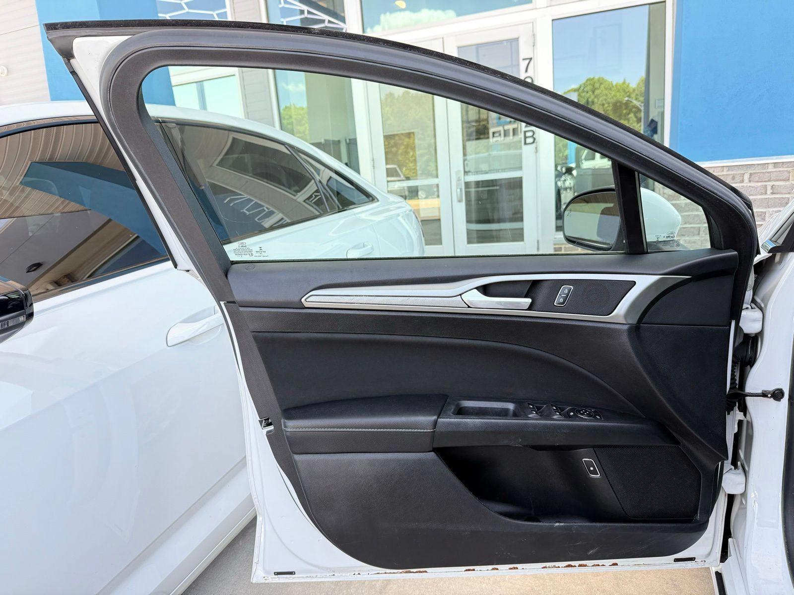 Used 2019 Ford Fusion SE FWD image 11