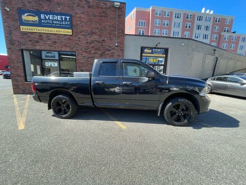 Used 2016 RAM 1500 Express w/ Black Ram 1500 Express Group AWD/4WD image 2