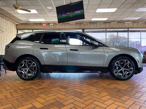 Used 2024 BMW iX xDrive50 w/ Sport Package AWD/4WD image 7