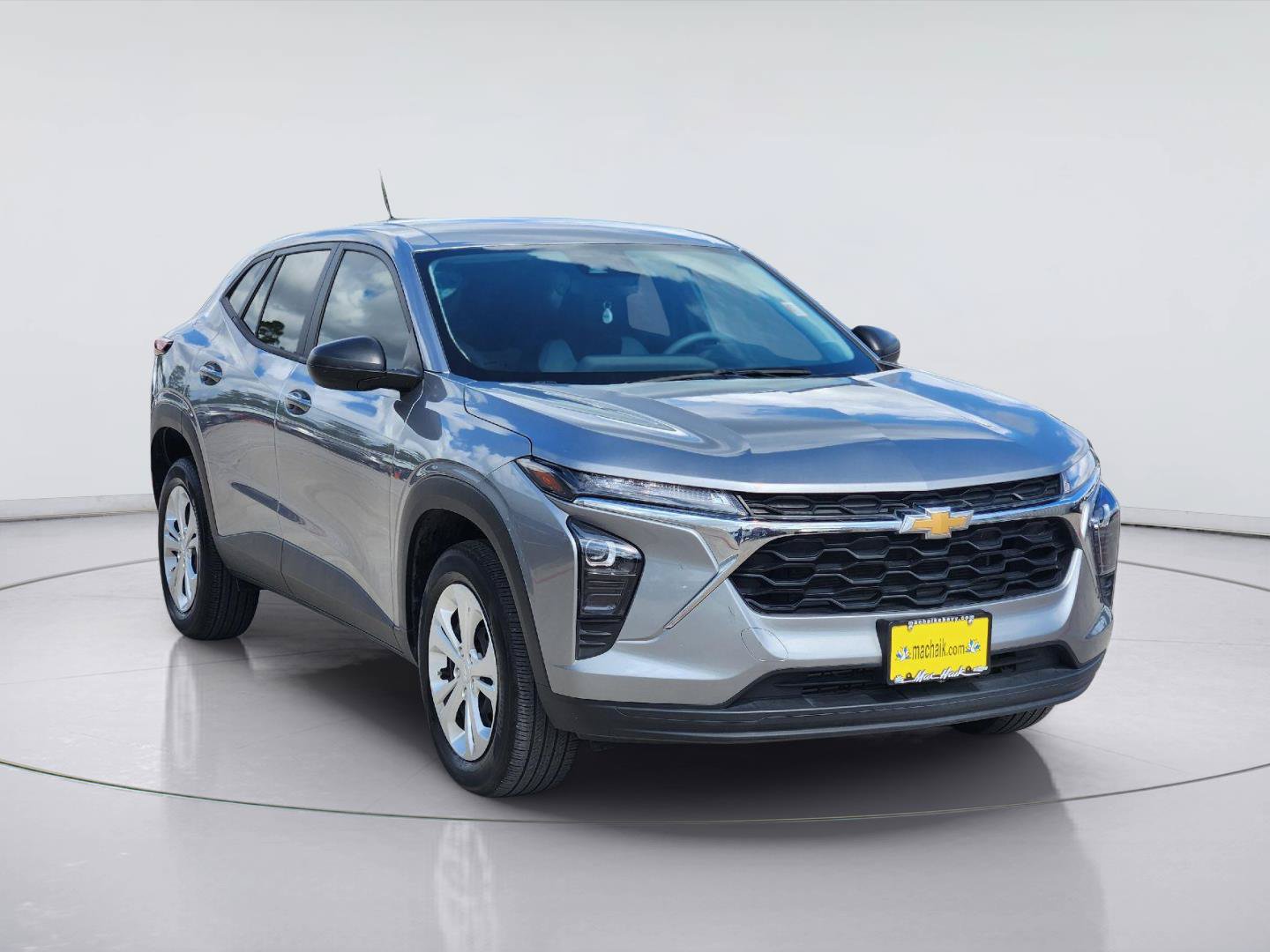 Used 2025 Chevrolet Trax LS FWD image 3