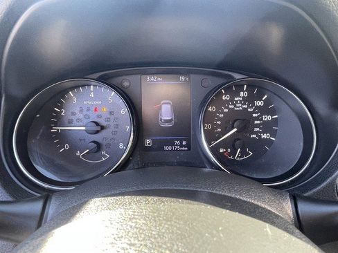 Used 2019 Nissan Rogue SV image 18