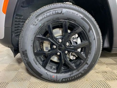 New 2026 Jeep Grand Cherokee L 4WD image 8