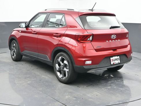Used 2025 Hyundai Venue SEL image 9