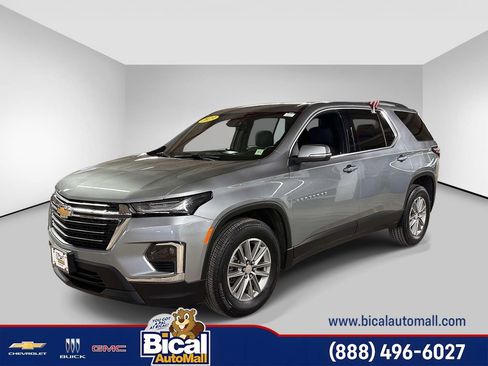 Used 2023 Chevrolet Traverse LT AWD/4WD image 1