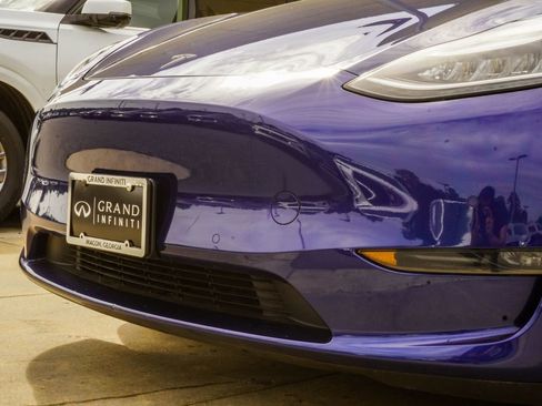 Used 2021 Tesla Model Y Long Range AWD/4WD image 2