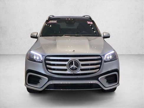 Used 2025 Mercedes-Benz GLS 450 4MATIC image 2
