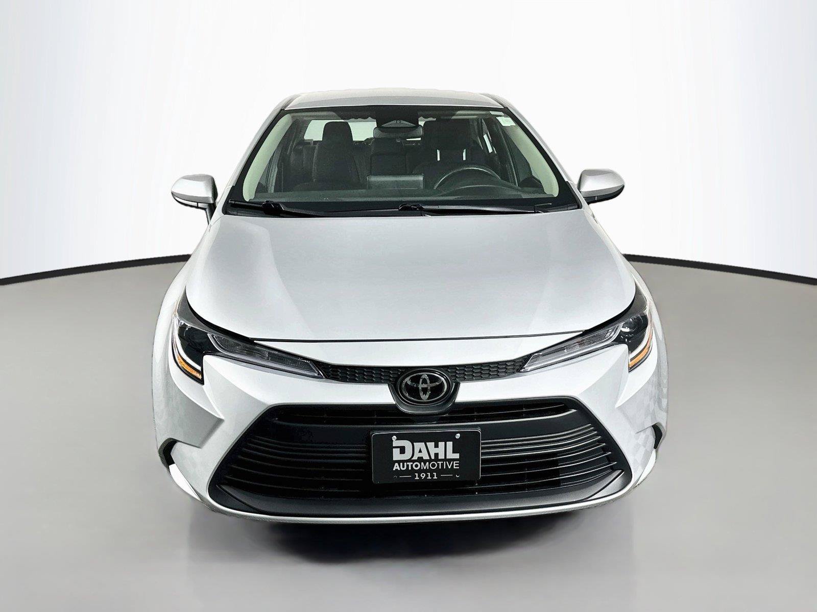Used 2025 Toyota Corolla LE FWD image 3
