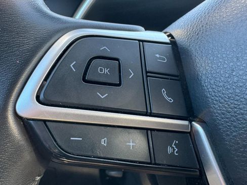 Used 2023 Toyota Highlander XLE image 19