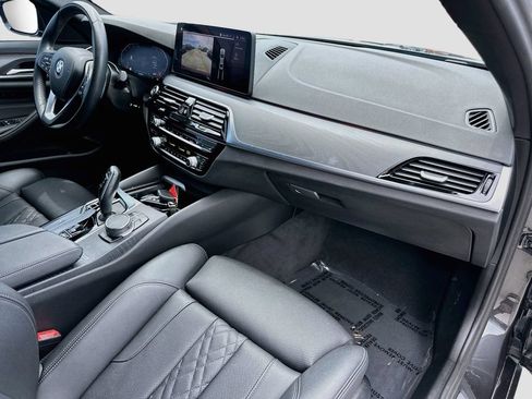 Used 2023 BMW 530i w/ Convenience Package RWD image 30
