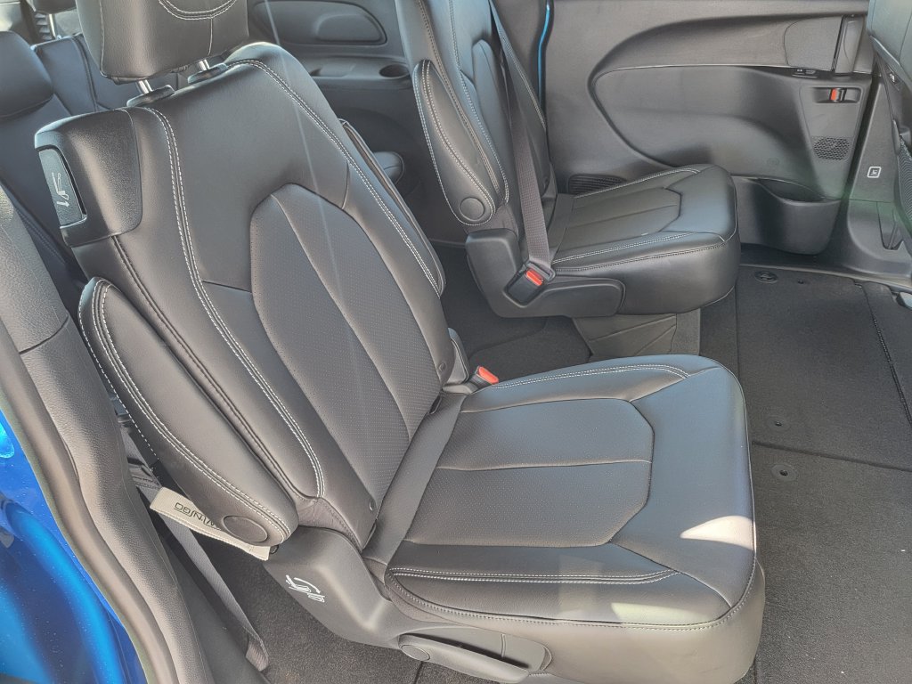 New 2026 Chrysler Pacifica Select FWD image 14