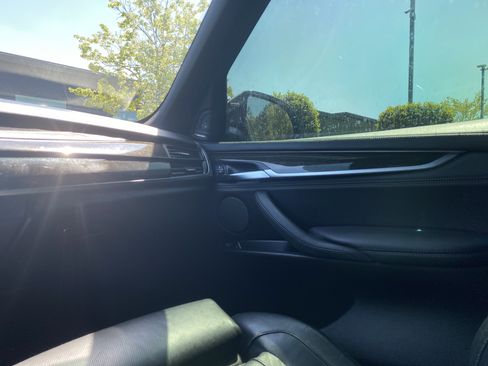 Used 2018 BMW X5 xDrive50i image 25