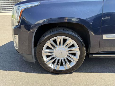 Used 2020 Cadillac Escalade ESV Platinum AWD/4WD image 9