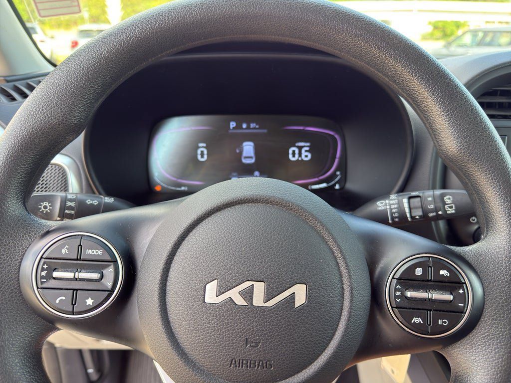 Used 2024 Kia Soul LX w/ Option Group 015 FWD image 17
