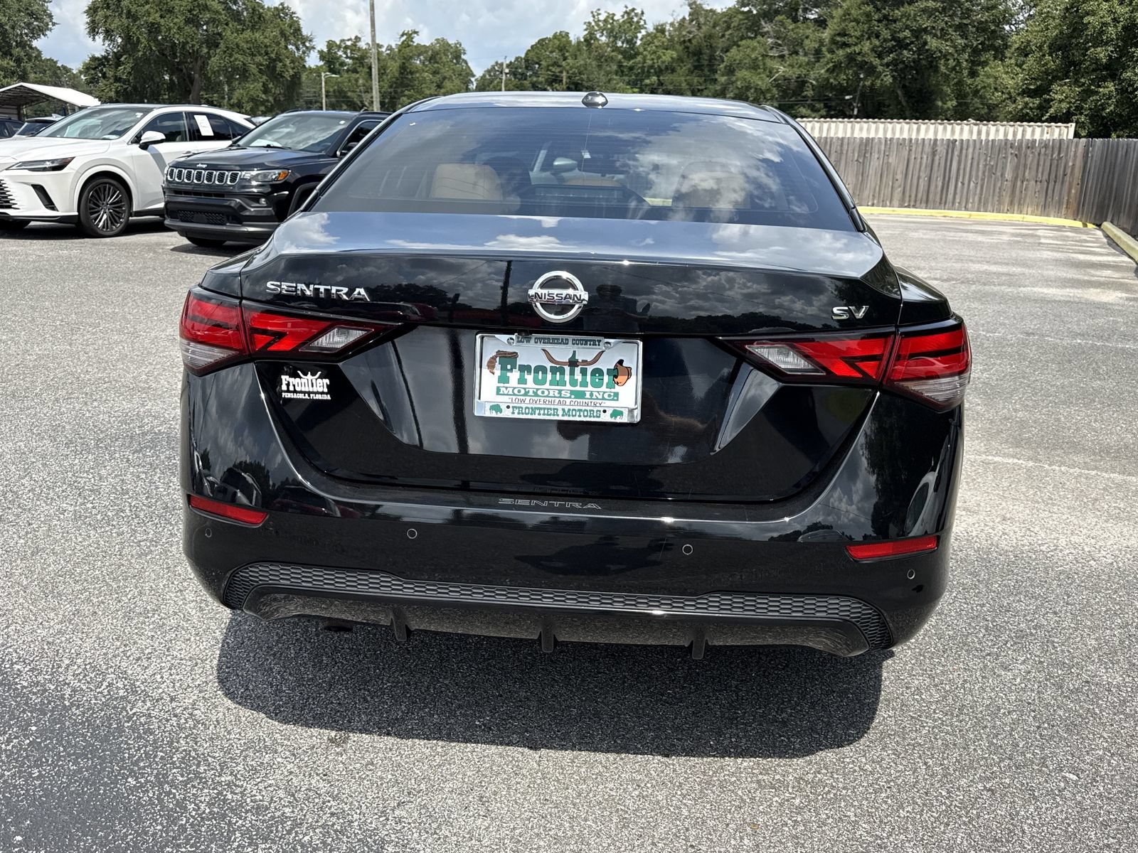 Used 2023 Nissan Sentra SV w/ SV Premium Package FWD image 4