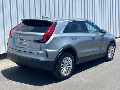 Used 2024 Cadillac XT4 Luxury w/ Cold Weather Package FWD image 6