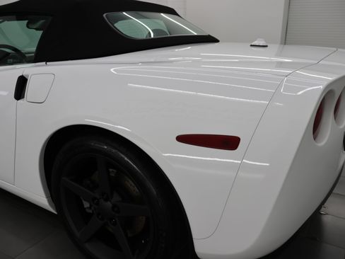 Used 2005 Chevrolet Corvette Convertible w/ Preferred Equipment Group RWD image 26