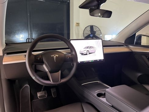 Used 2023 Tesla Model Y Long Range AWD/4WD image 16