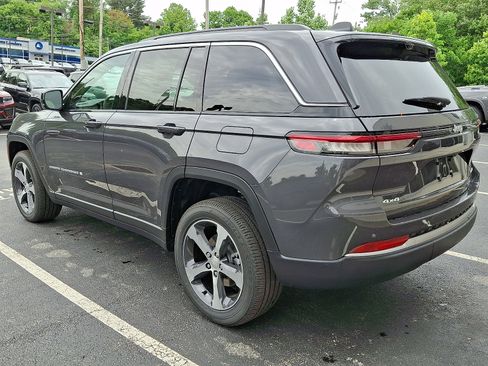 New 2026 Jeep Grand Cherokee Limited w/ Luxury Tech Group II AWD/4WD image 4