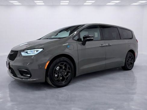 Used 2023 Chrysler Pacifica Limited w/ S Appearance Package image 8