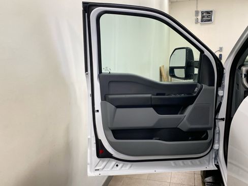 New 2026 Ford F250 XL w/ XL Chrome Package image 9