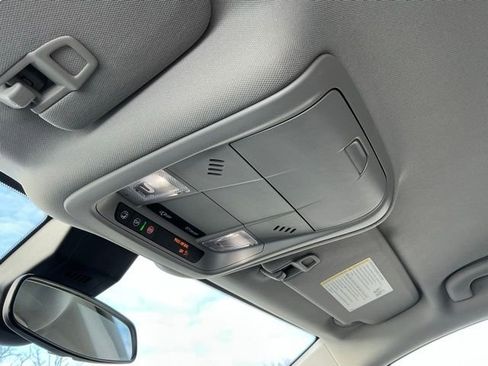 Used 2024 Chevrolet Equinox LT image 30