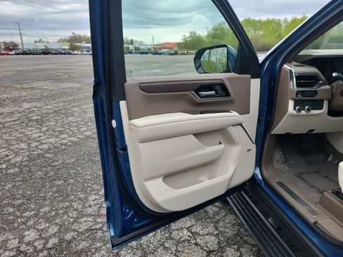 New 2026 GMC Yukon XL Denali w/ Sun & Power Step Package AWD/4WD image 17