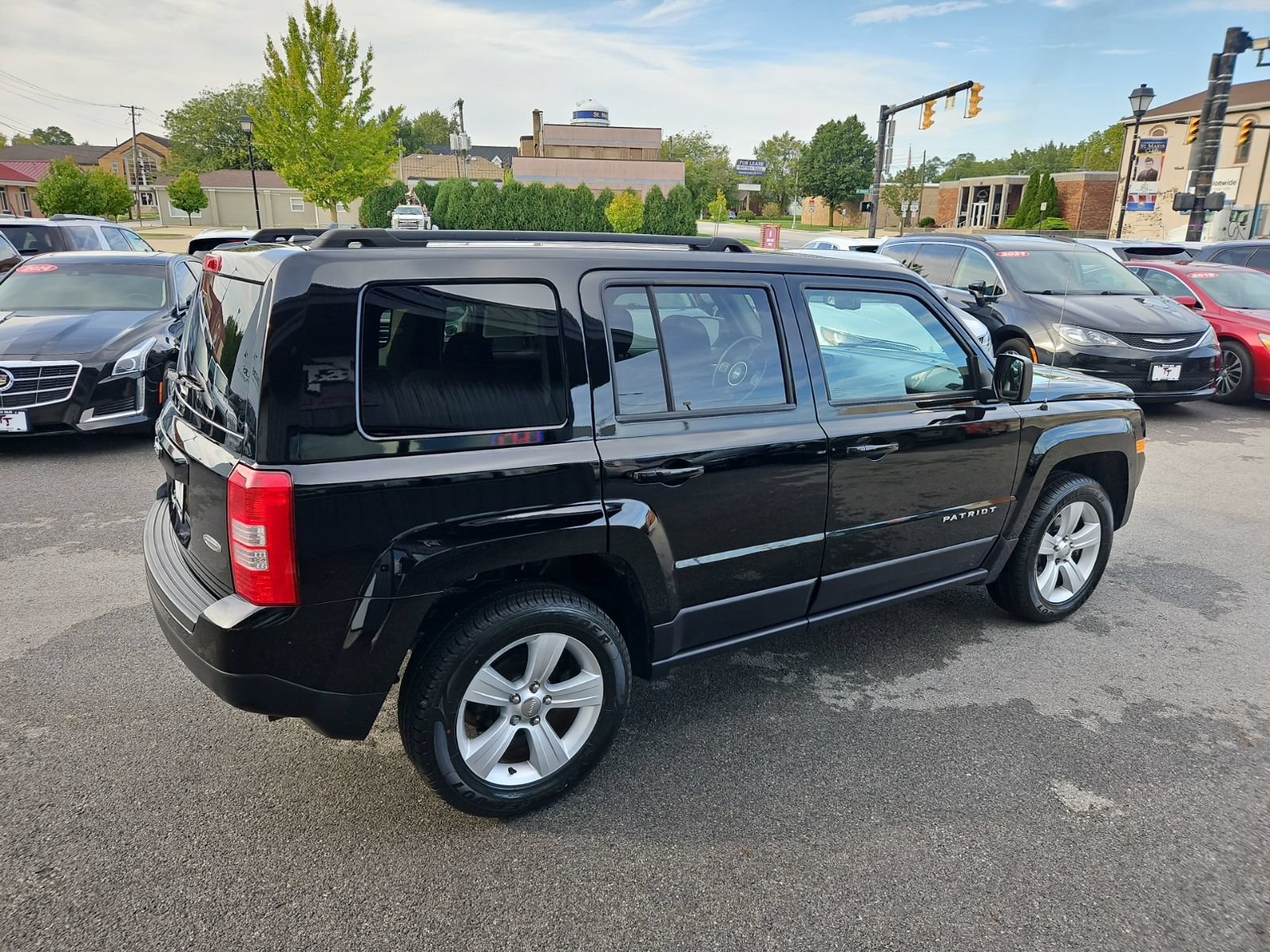 Used 2016 Jeep Patriot Latitude AWD/4WD image 6