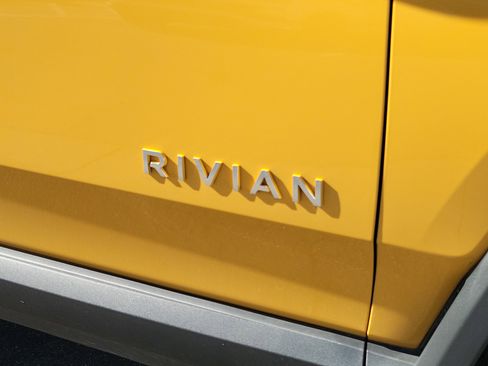 Used 2022 Rivian R1T Adventure image 24
