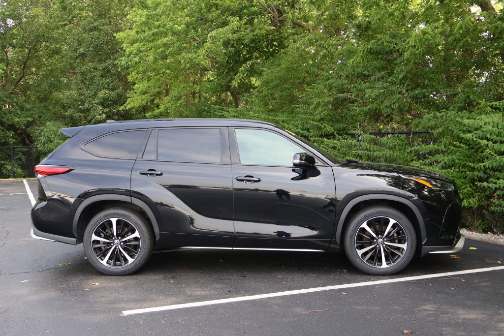 Used 2022 Toyota Highlander XSE FWD image 9