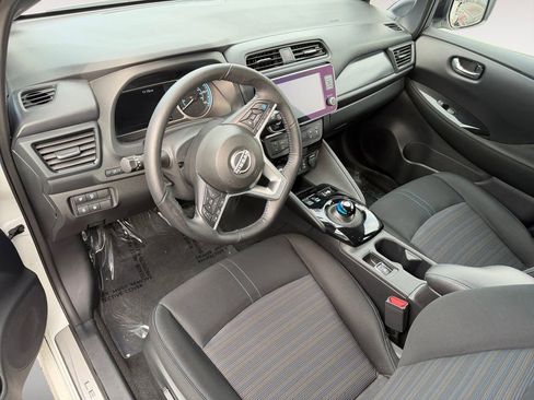 Used 2025 Nissan Leaf SV Plus image 17