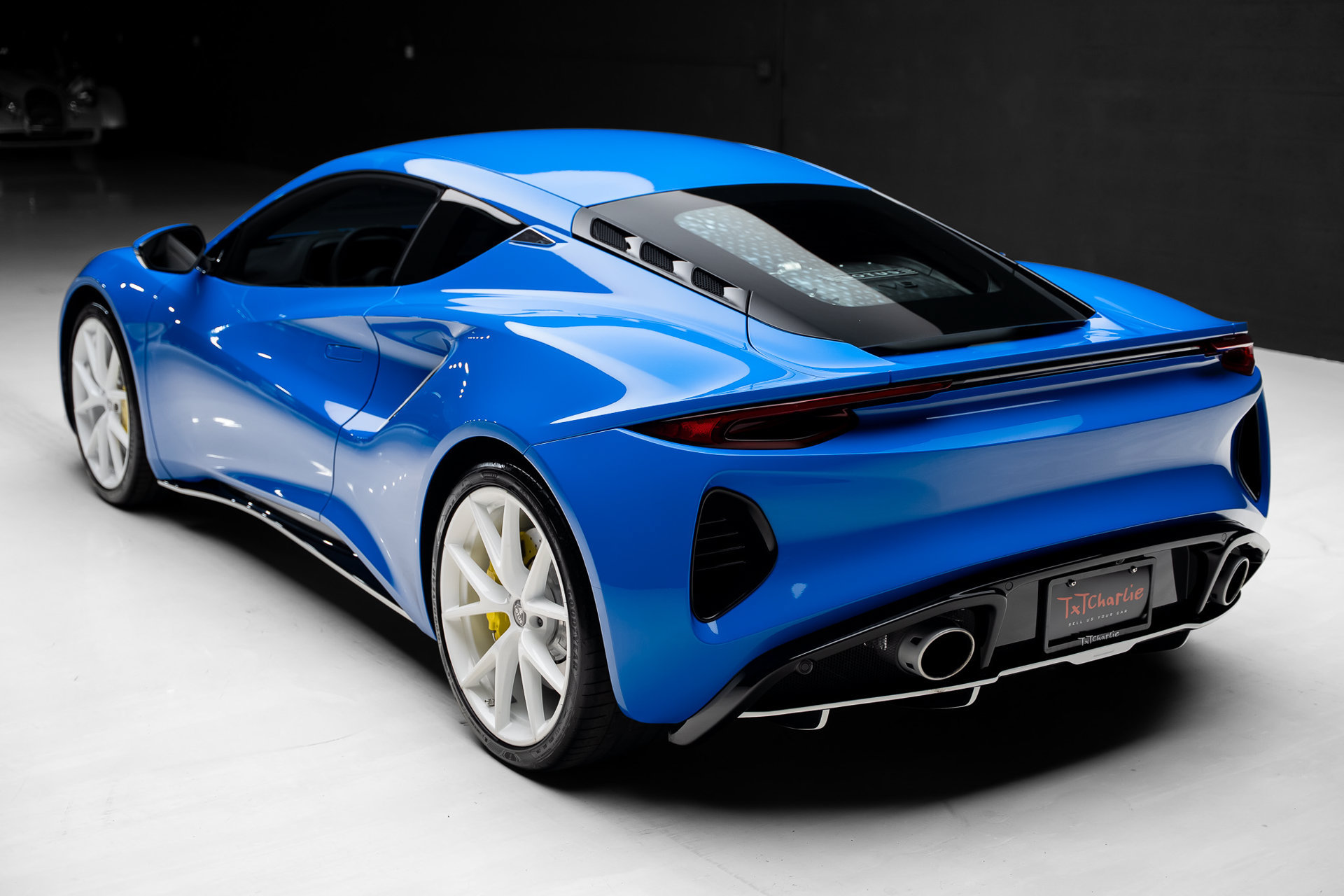 Used 2025 Lotus Emira RWD image 24