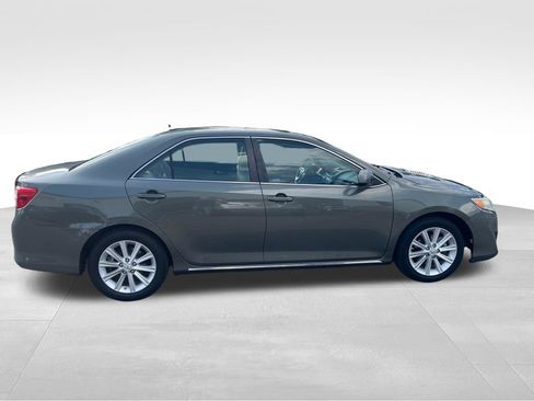 Used 2012 Toyota Camry XLE FWD image 9