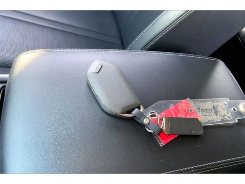 Used 2024 Kia Sorento S w/ Panoramic Sunroof Package image 12