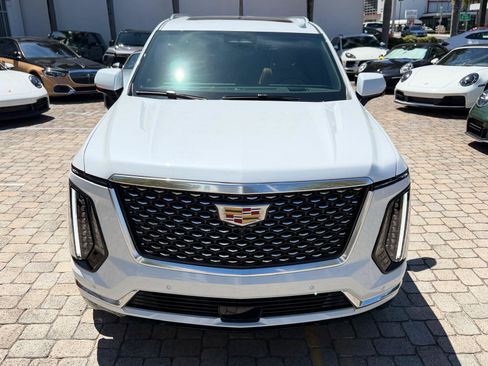 Used 2026 Cadillac Escalade Luxury w/ Touring Package AWD/4WD image 3
