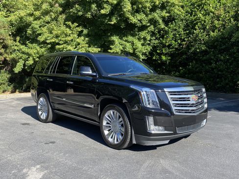 Used 2016 Cadillac Escalade Platinum AWD/4WD image 2