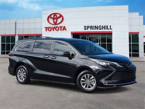 Used 2022 Toyota Sienna XLE image 1