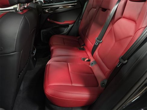 Certified 2025 Porsche Macan Turbo image 23