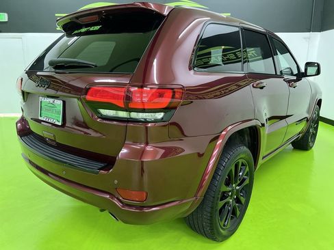 Used 2018 Jeep Grand Cherokee Altitude AWD/4WD image 10