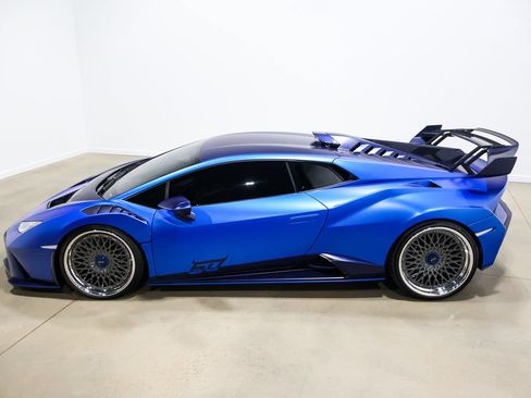 Used 2023 Lamborghini Huracan STO RWD image 18