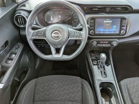 Used 2022 Nissan Kicks SV FWD image 10