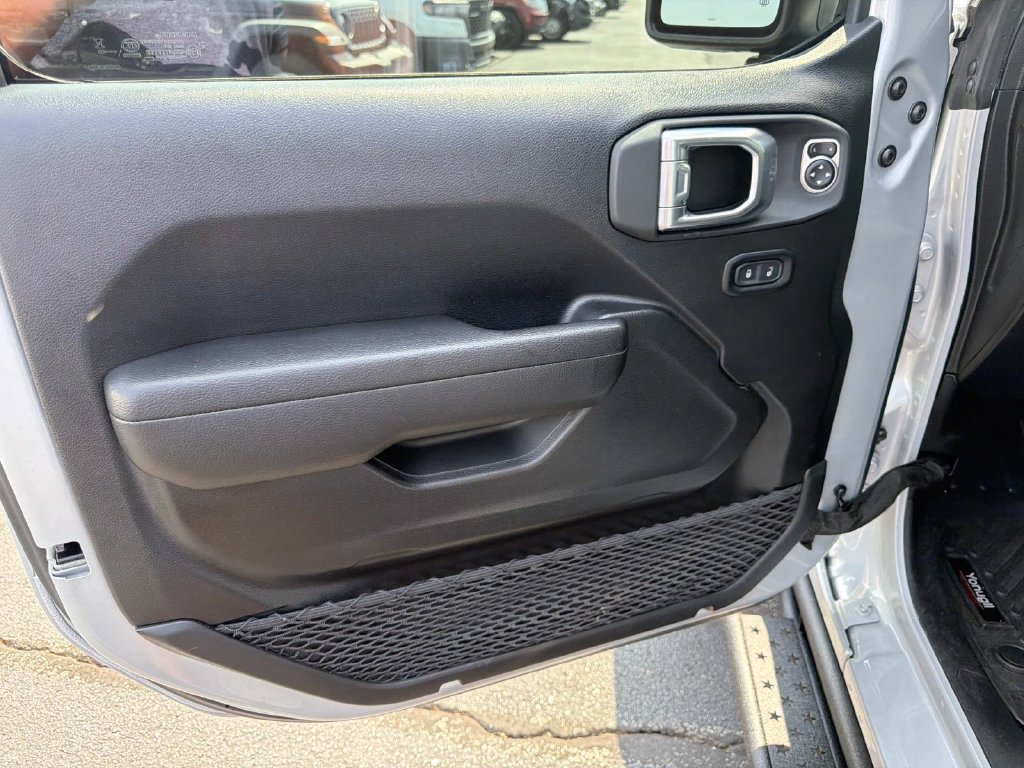 Used 2024 Jeep Wrangler Unlimited Rubicon AWD/4WD image 17