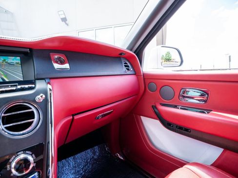 Used 2022 Rolls-Royce Cullinan AWD/4WD image 44