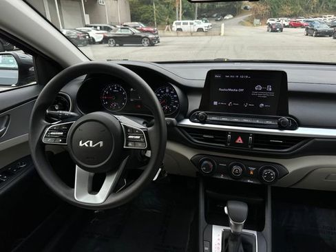 Used 2022 Kia Forte LXS image 17