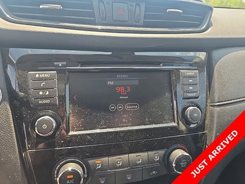 Used 2019 Nissan Rogue SV AWD/4WD image 10