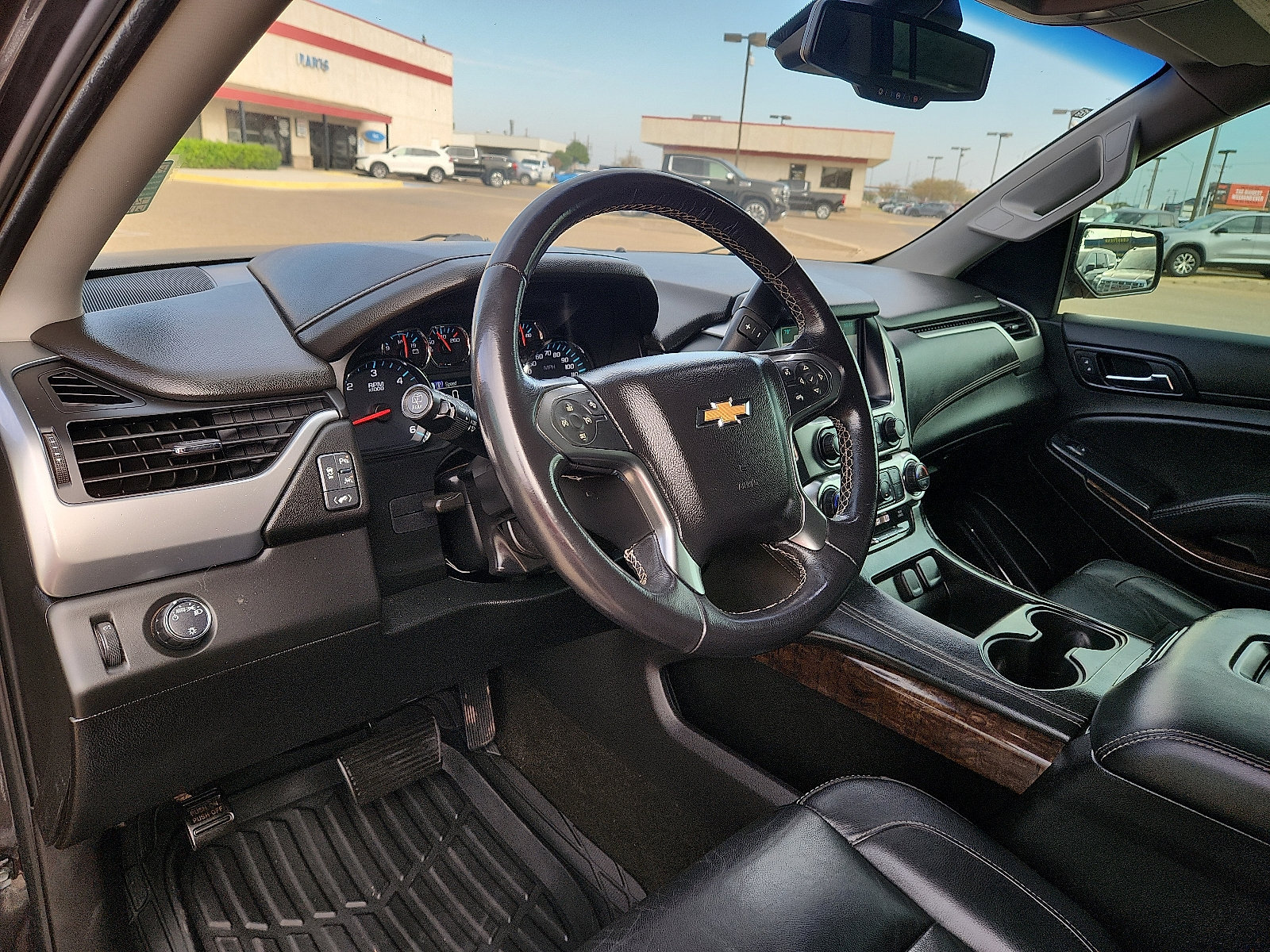 Used 2018 Chevrolet Suburban LT RWD image 14