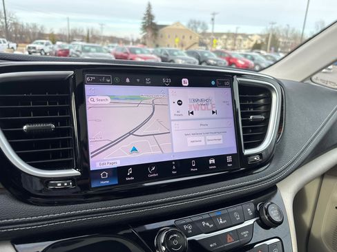 Used 2022 Chrysler Pacifica Limited image 20