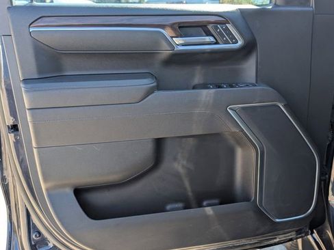 Certified 2025 GMC Sierra 1500 SLT image 13