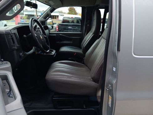Used 2020 Chevrolet Express 3500 w/ Driver Convenience Package image 22