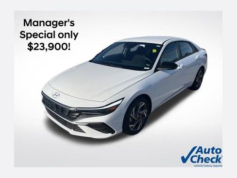 Used 2025 Hyundai Elantra SEL FWD image 1